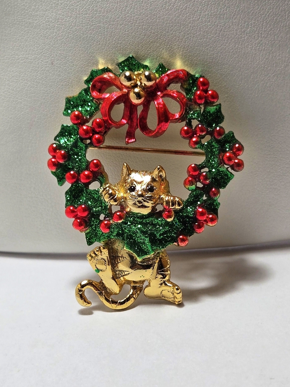 AJC Gold Cat Wreath Holiday Brooch - Green and Red Enamel - Picture 9 of 13